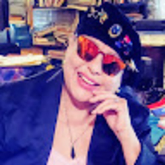 Meet your Posher, Carol - Picture 1 of 1